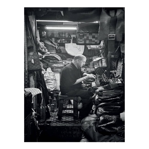 [CARMAINOMB30X43] Tableau noir et blanc les mains de l'ombre sans cadre 29,7X42,7