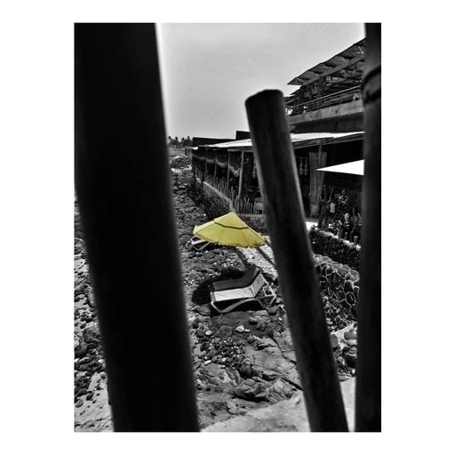 [CARPARASOL42X30] Tableau noir et blanc le parasol jaune sans cadre 42x30